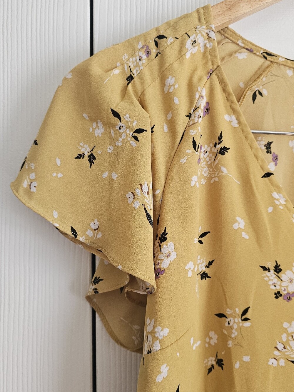 Floral Flutter Sleeve Blouse - Picture 2 of 7